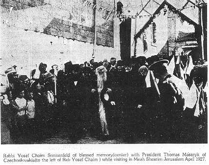 File:Rabbi Sonnenfeld Group.jpg
